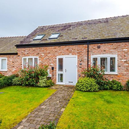Number 21: A Breathtaking Chester Cottage With Parking Mollington  Buitenkant foto
