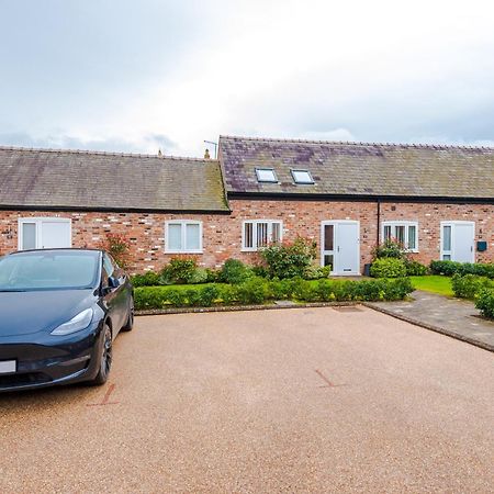 Number 21: A Breathtaking Chester Cottage With Parking Mollington  Buitenkant foto