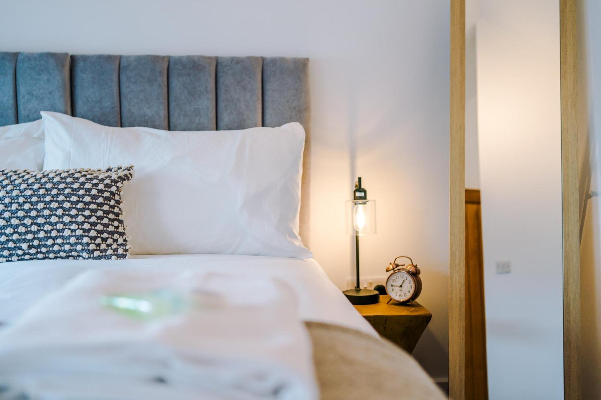 Number 21: A Breathtaking Chester Cottage With Parking Mollington  Buitenkant foto