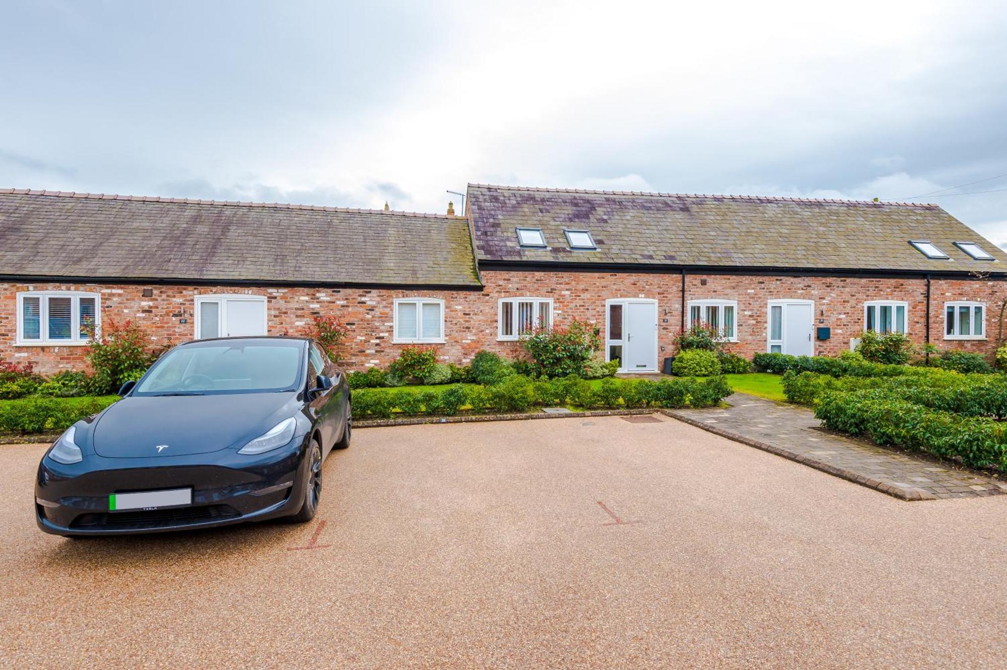 Number 21: A Breathtaking Chester Cottage With Parking Mollington  Buitenkant foto